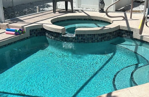 West Bradenton House | Nice House: 2br 2ba 2 car gar, screened, private heated salt pool & spa 6people+