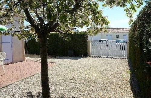 LʼAiguillon-sur-Mer House | Nice house on the sea, quiet and pleasant, garden, wifi