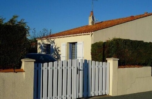 LʼAiguillon-sur-Mer House | Nice house on the sea, quiet and pleasant, garden, wifi