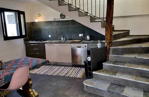 Monte House | Nice house with pool near a village