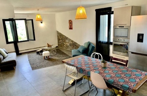 Monte House | Nice house with pool near a village