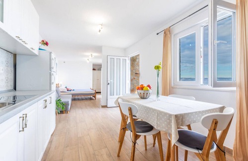 Jelsa Apartment | Nice studio in Poljica with WiFi