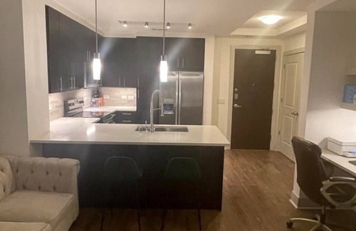 Buckhead Village Apartment | Nice1 bedroom,1 bath in High rise building with office space