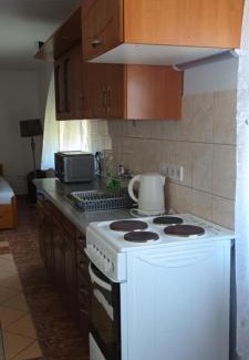 Deg House | Nicoláj Vendégház és Tanya