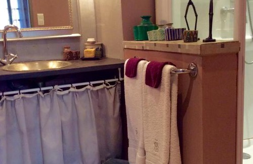 Saint-Quentin-la-Poterie Bed & Breakfast | Nid d'Artiste