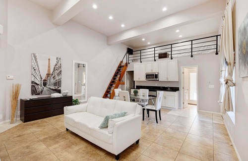 Point Loma Heights Villa | Nimitz & W Point Loma Blvd! Detached Studio Queen Sofa Bed, and loft w/Queen