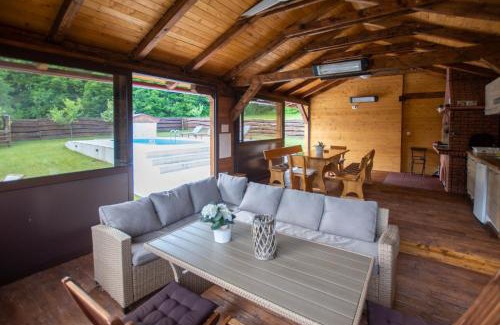 Gospic House | Nina Holiday Home with a heated pool