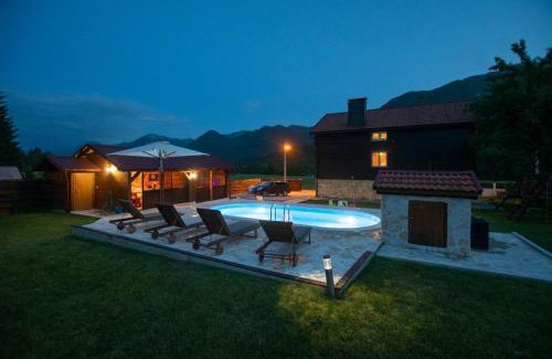 Gospic House | Nina Holiday Home with a heated pool