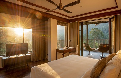 Perumbavoor Hotel | Niraamaya Retreats Samroha Athirappilly