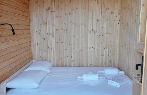 Kariotai Cabin | Nirikos Camping