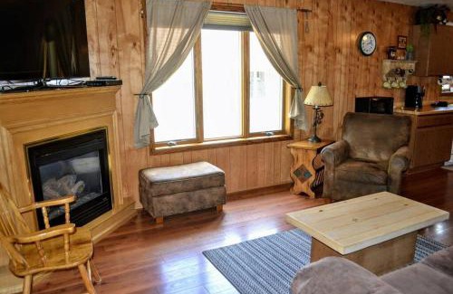 Minocqua House | Nitschke's Resort Cabin #15