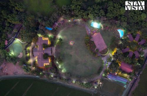 Karjat Villa | Nivaant Farms by StayVista - Green Retreat with Pool, Orchard, Jacuzzi & Gazebo