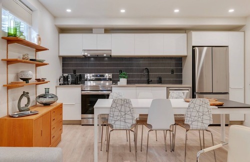 Northwest Calgary House | No. 2 Rosetree Suites - Stylish 3BR Home w/Perfect Quiet Calgary Location