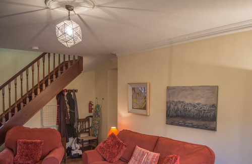 Ballynahinch Cottage | No 4 Old Manor Ballynahinch - sleeps 6 guests in 3 bedrooms