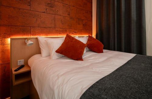 Lulsgate Bottom Hotel | nodpod accommodation