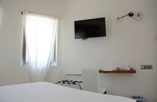 Monolithos Hotel | Noir Santorini