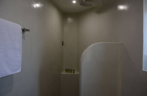 Monolithos Hotel | Noir Santorini