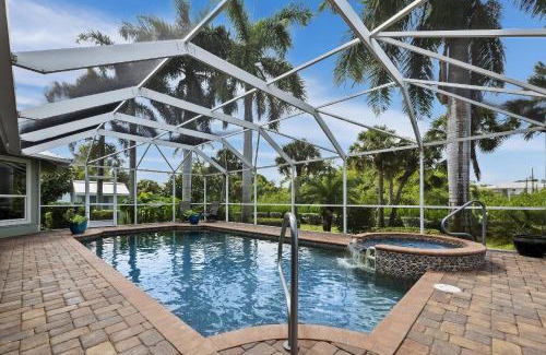 Laurel House | Nokomis Pool Home on the Canal