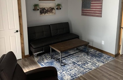 Dillon House | Non-Smoking Queen Room at Beaverhead Lodge