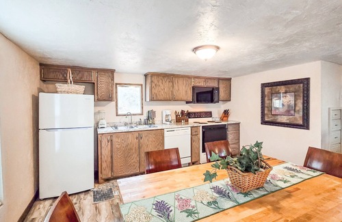 Longtown House | Nonie's Rustic Retreat I Cabin in Longtown