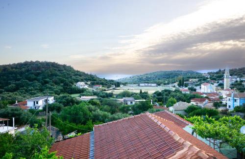 Faraklata Apartment | Nonna's Eftihia cottage on the hill