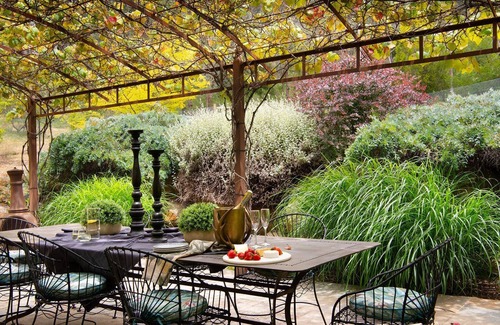 Hepburn House | Noonameena - Stunning Outdoor Entertaining!
