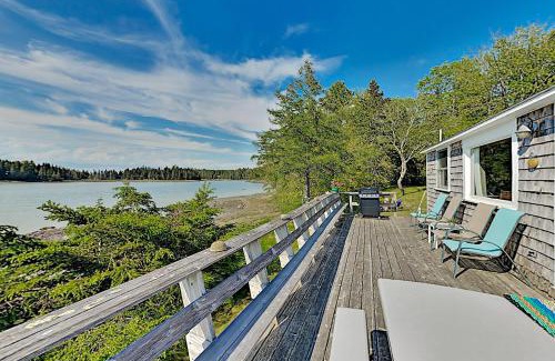 Mount Desert House | Noonie's Nest Waterfront Cottage on Mount Desert Isle
