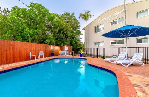 Noosaville Hotel | Noosa Sun - On the Noosa River