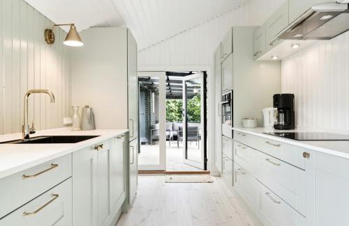 Grena Strand House | Nordisk Enkelhed Omkranset Af Naturro