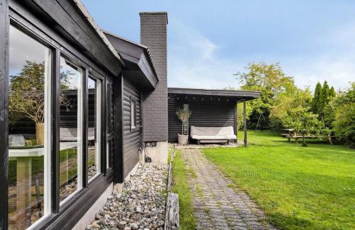 Grena Strand House | Nordisk Enkelhed Omkranset Af Naturro