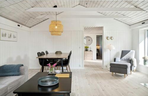 Grena Strand House | Nordisk Enkelhed Omkranset Af Naturro