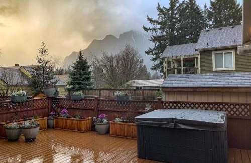 North Bend House | North Bend Downtown Cottage