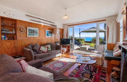 Hatepe House | North Cole Cottage - Hatepe Lake Front Home