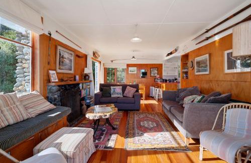 Hatepe House | North Cole Cottage - Hatepe Lake Front Home