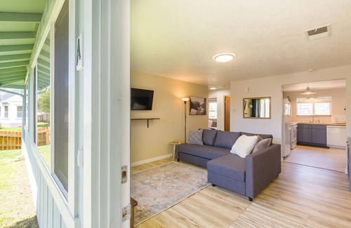 Eureka Cottage | 🐶 North Fork Cottage: Convenient, Pet friendly, Modern Furnishings!🌲