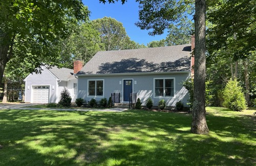 Cutchogue House | North Fork Wine Region—Walk to Beach