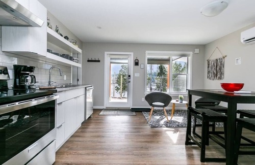 Lake Cowichan Apartment | North Shore Estates Getaway
