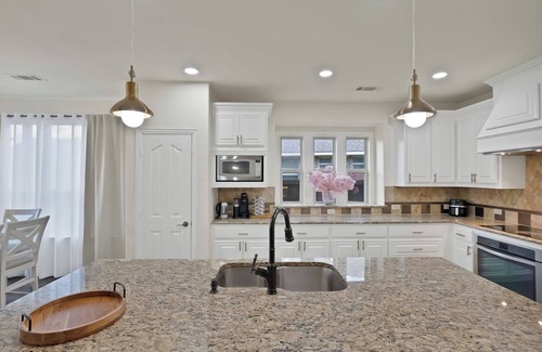 Denton County House | North Texas Modern, Cozy Retreat in the Perfect Location; 2026 FIFA World Cup