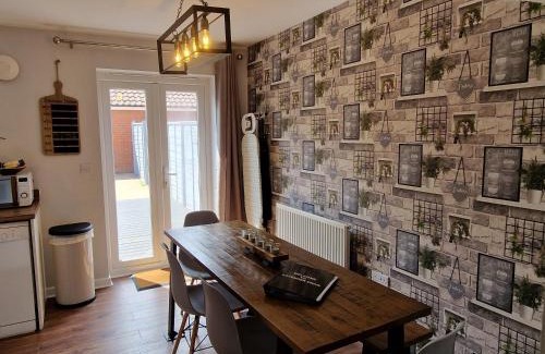 Cringleford House | Norwich, Lavender House, 3 Bedroom House, Private Parking and Garden