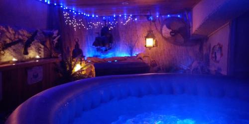 Cavalaire-sur-Mer Bed & Breakfast | NOUVEAU ! Chambre d'Hôte Insolite PRIVEE " CŒURS DE PIRATES à BALI EN PROVENCE" SPA SAUNA MASSAGES dans cadre EXOTIQUE d'Aménagements EXTÉRIEURS D'EXCEPTION ÉTÉ comme HIVER BIENVENUE !