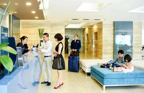 Dich Vong Hau Hotel | Novotel Suites Hanoi