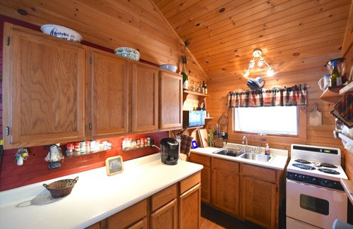 Bridgton Cabin | * NOW ON SPECIAL * Serene Pet-Friendly Camp on the Edge of Highland Lake!