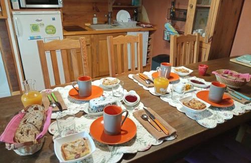 La Batie-Vieille House | Noyers du Soleil, Chambre d'hôte avec petit déjeuner à proximité de Gap