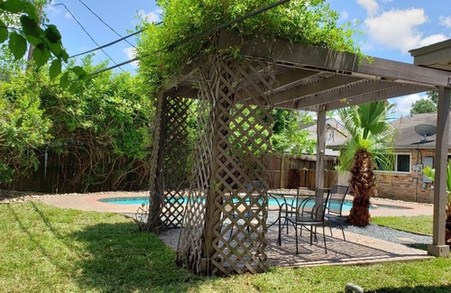 Westbury House | NRG Stadium/ Downtown/China Town/ Medical Center