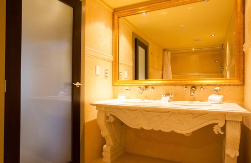 Arthur's Point Hotel | Nugget Point Hotel