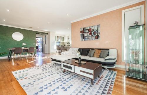 Nunawading House | Nunawading Beautiful 3br Housedeckingcourtyard