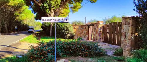 Santa Maria La Palma Bed & Breakfast | Nuraghe Bianco
