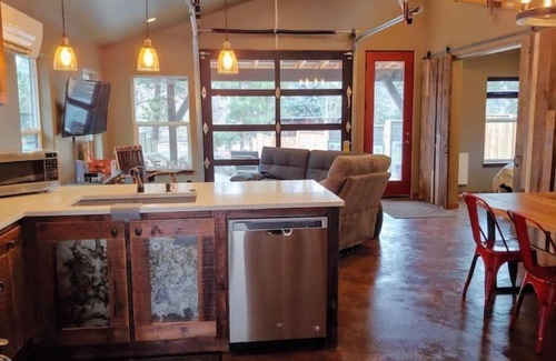 Southern Crossing House | NW Modern, River, Old Mill near Downtown