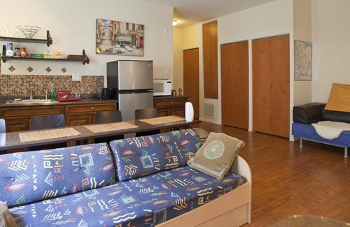 Brighton Beach Apartment | NYC 30 min by Subway, Brooklyn, Brighton Beach 2