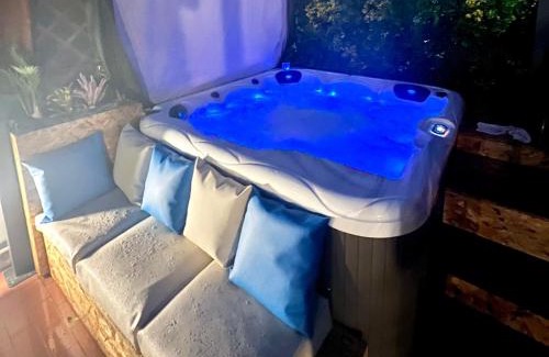 Torreira House | O CANTINHO DA RIA - JACUZZI with water at 35 degrees and POOL